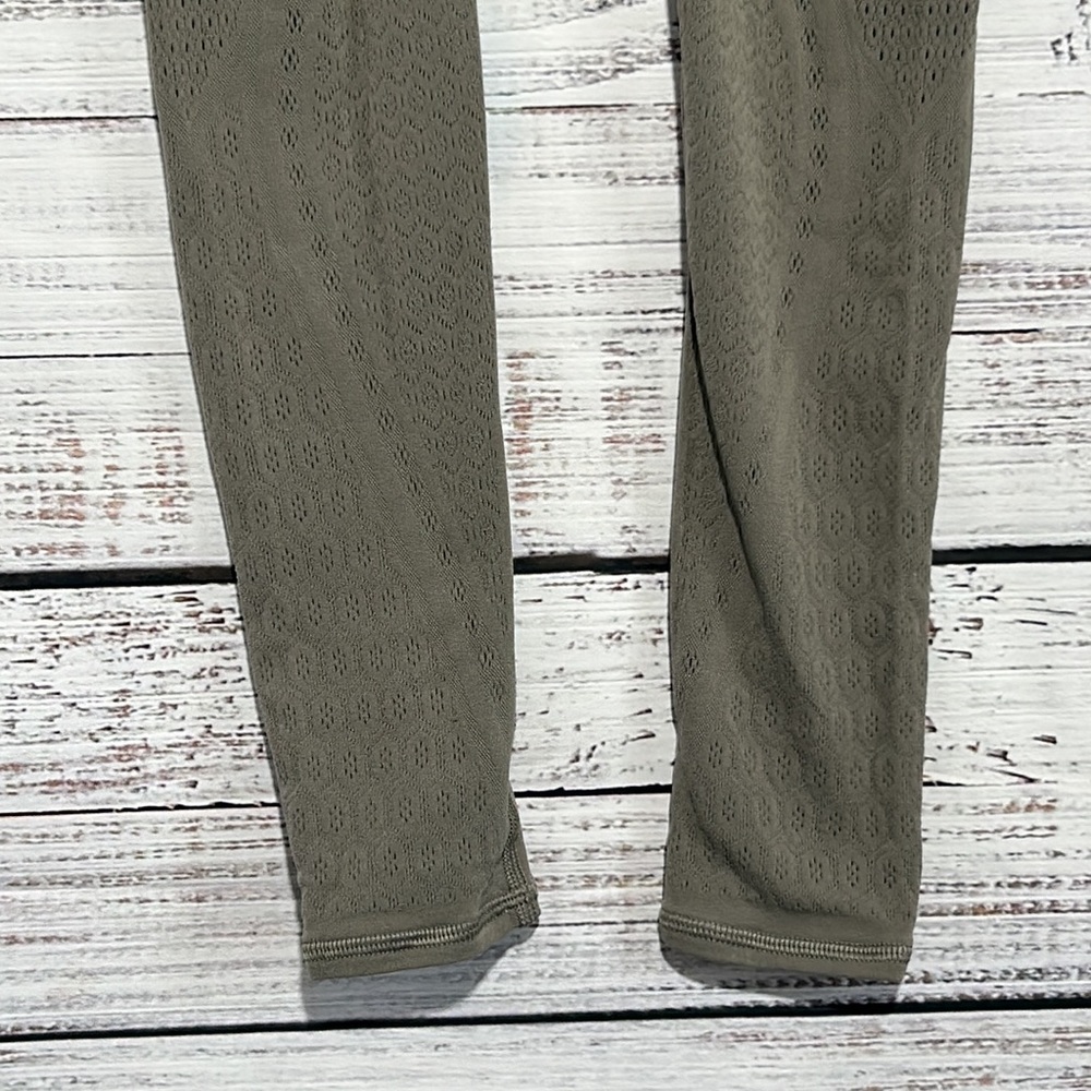 Lululemon Reveal Tight *Mindful Motion Carbon Dust Size 4 - Picture 9 of 16